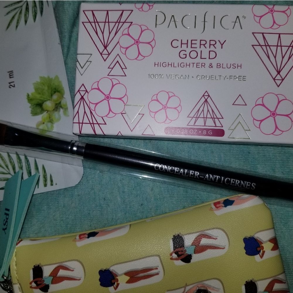 Ipsy randomized bundle - Picture 6 of 15